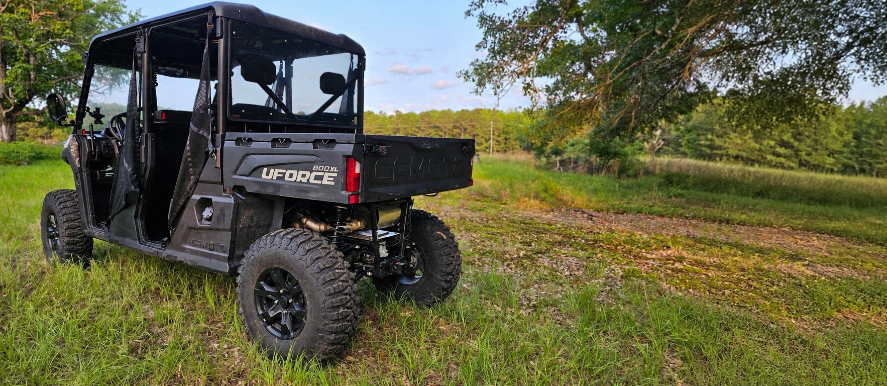 StarknightMT UTV in the outdoors